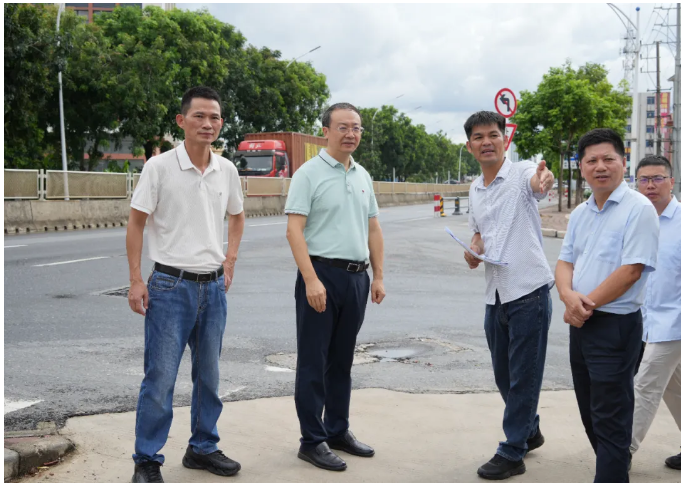点线面全域提质！港口镇主要领导调研石特社区典型村培育及沿线风貌提升工作.png