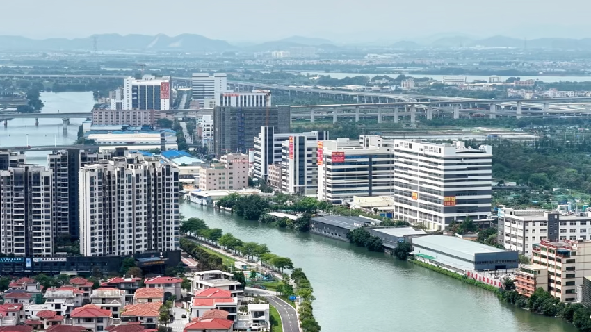 一河两岸