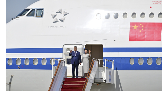 习近平抵达比什凯克出席2026年上海合作组织峰会并对吉尔吉斯斯坦进行国事访问