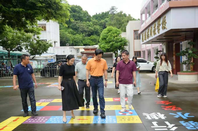 护航开学季！镇主要领导开学首日赴校调研督导