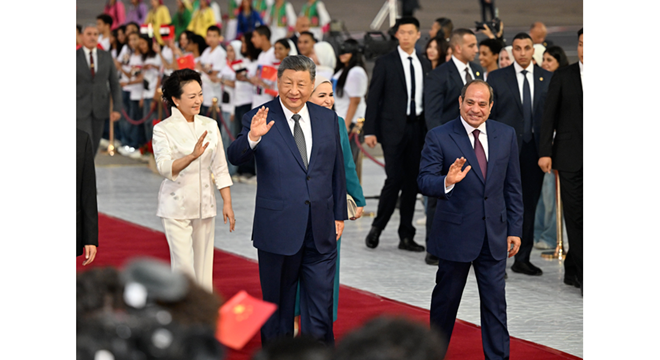 习近平抵达开罗对埃及进行国事访问