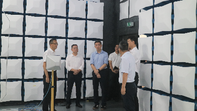 参观实验室2.JPG