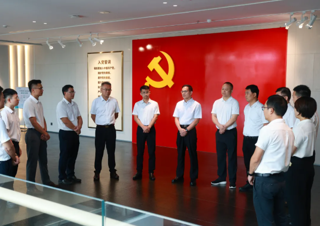 小榄镇全体留家领导班子成员参观中山市廉洁文化教育基地