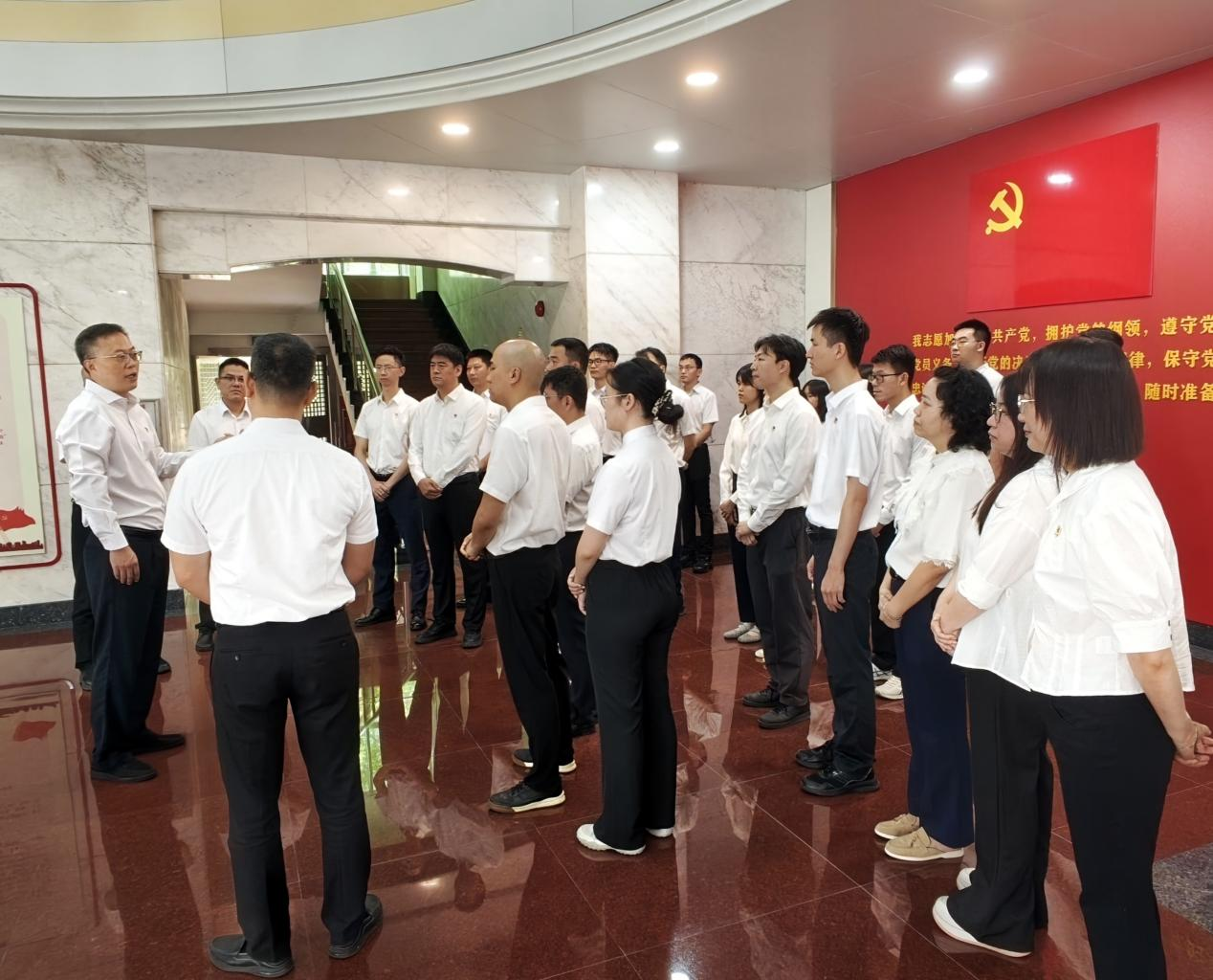 誓词砺初心 奋进担使命——市商务局开展“迎国庆・强党性”主题党日活动