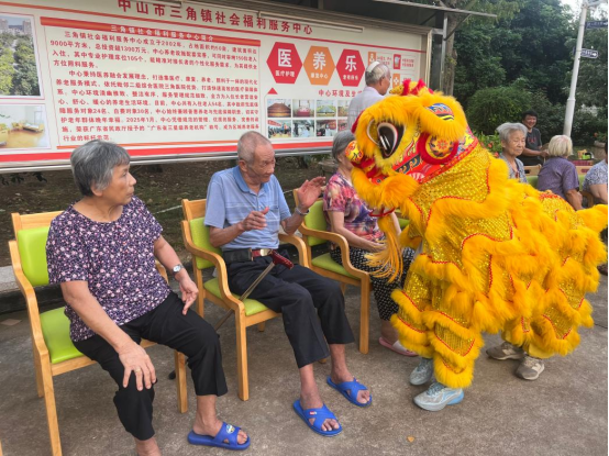 瑞狮欢腾，情暖桑榆！三角镇这场中秋游园会，藏着最暖的“团圆味”