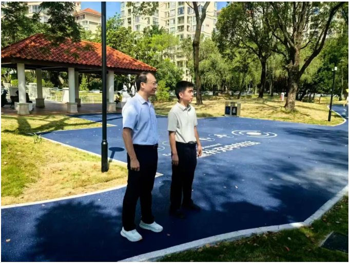 港口镇主要领导一线督导重点项目建设，推动“百千万工程”蓝图变成实景图.png