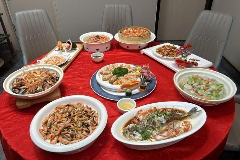 Special dishes featuring wild river prawns as the main ingredient.