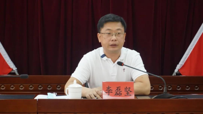 新冠肺炎防控会议1.jpg