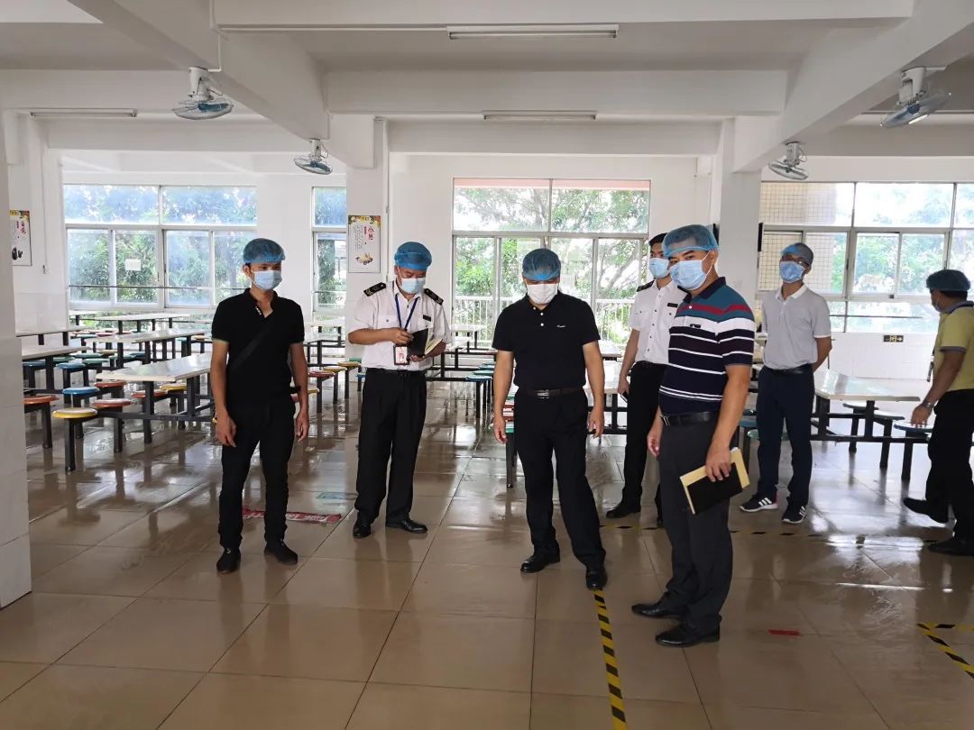 2020-9-1港口镇对中小学学校食堂展开检查.jpg