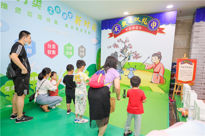 3-图为9月26日，东区办事处中秋游园会的游戏摊位现场.jpg