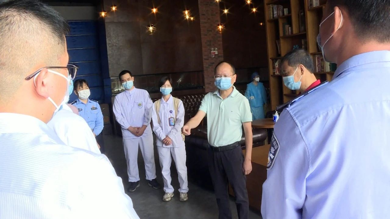 2020-11-19梁战文检查重点单位疫情防控工作002.jpg