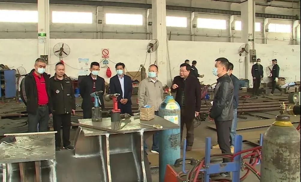 2020-12-24梁战文带队开展节前安全生产检查002.jpg