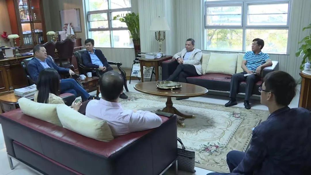 2021-2-19陈有兴梁战文等镇领导走访慰问企业001.jpg