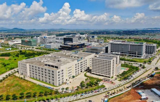 在中山市智能制造装备产业园,现代化高层厂房拔地而起。 南方+ 叶志文 拍摄