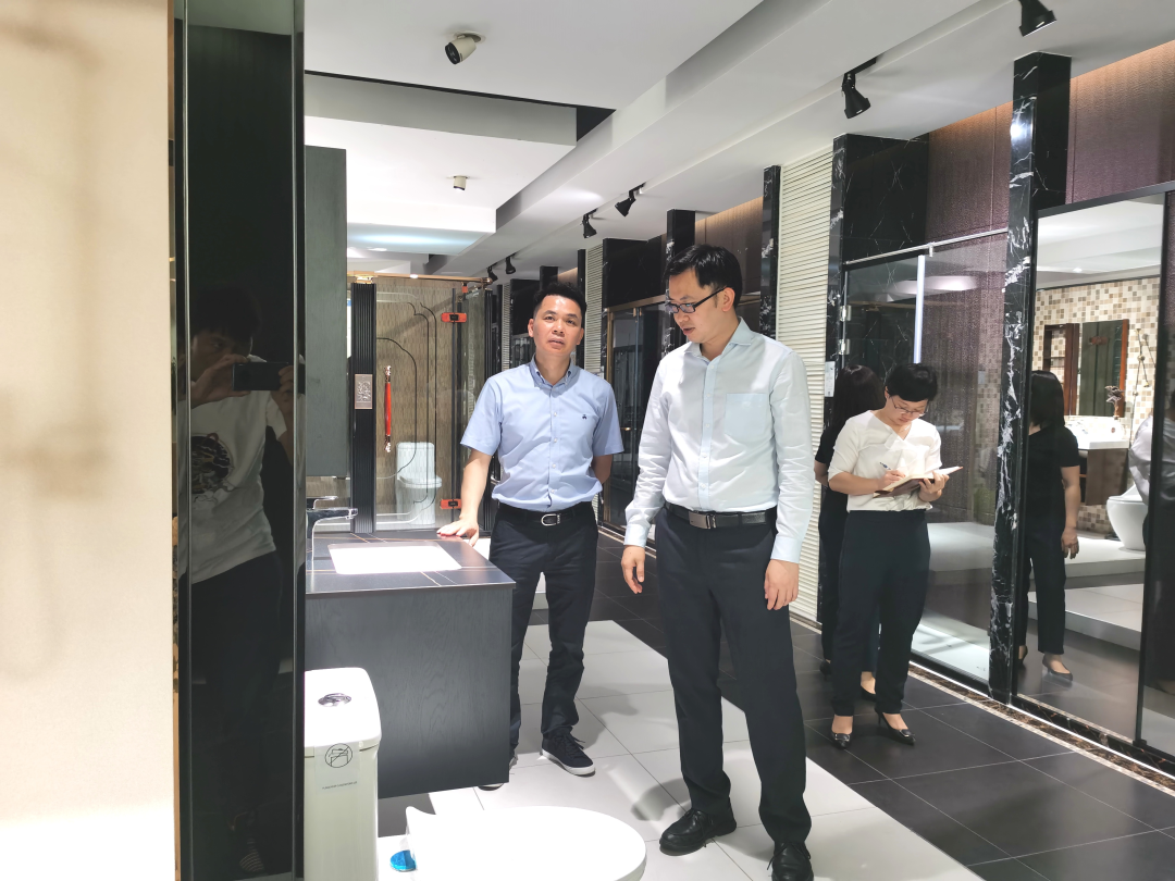 周昭坚带队走访优普卫浴有限公司和明日涂料材料有限公司001.png