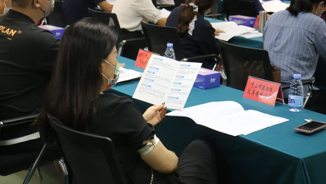 港口镇召开经济高质量发展政策宣讲会002.jpeg
