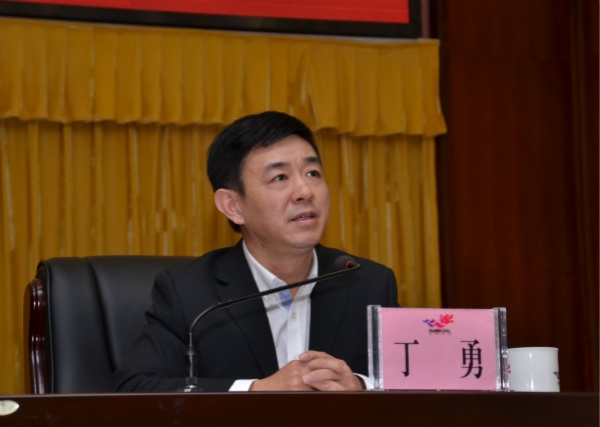 西区党工委副书记,办事处主任丁勇等区领导,各有关部门,社区负责人和