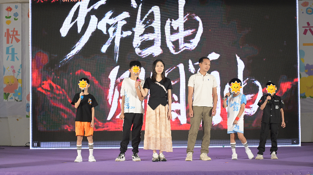 舞台表演《少年中国说》.png