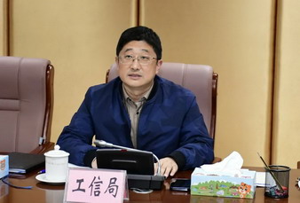 推进会召开,会议由镇党委书记,镇长黄景辉主持,镇领导郭成专,陈嘉毅
