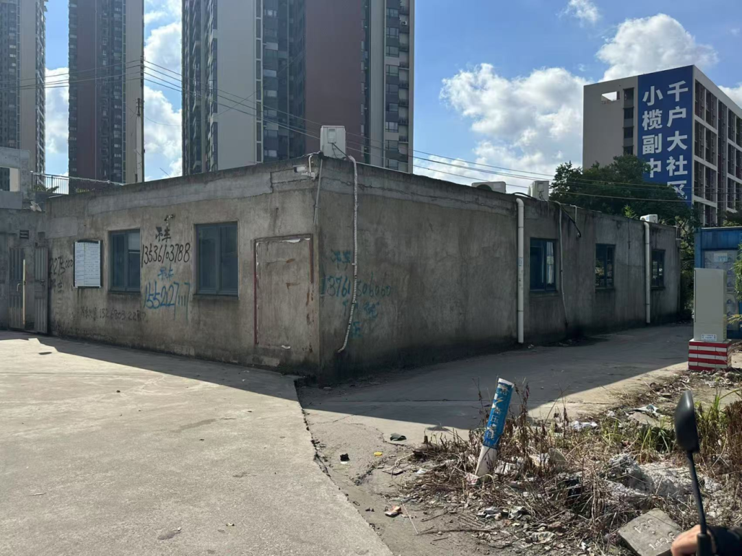 坦背东二马路20号整治前.png