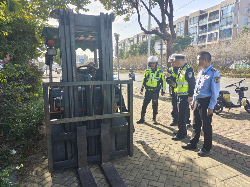 领导联合检查1.jpg